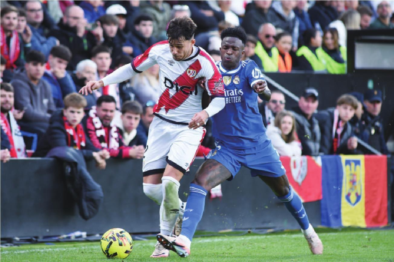 关于巴塞罗那训练开放日；集结日造点机会引欢呼；西甲在即；阵容厚度经受考验的信息