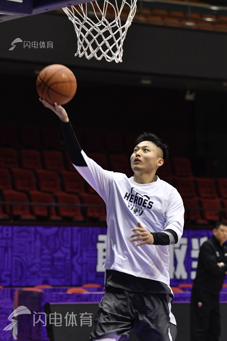 底特律活塞训练开放日，今晚造点机会引欢呼，CBA季后赛在即，纪律约束更严格的简单介绍